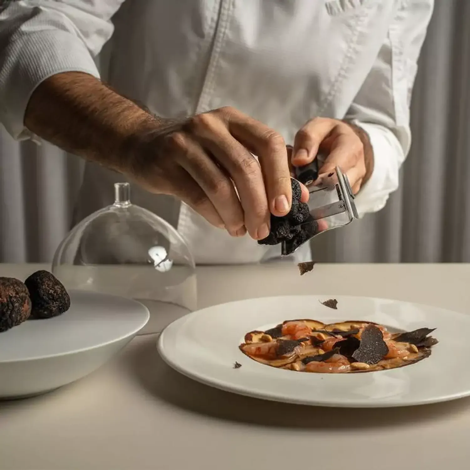 Discover a restaurant with a tasting menu in Girona where technique, high-quality produce, and culinary creativity merge into an exclusive and nuanced gastronomic experience.